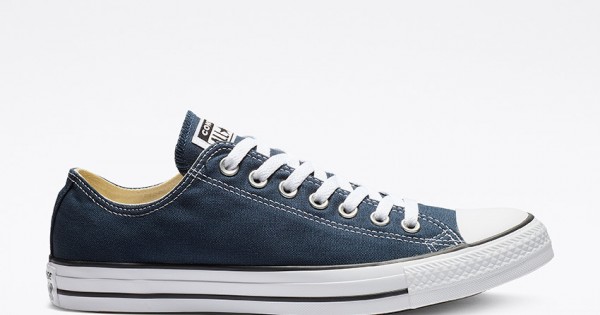 Navy blue low top converse on sale